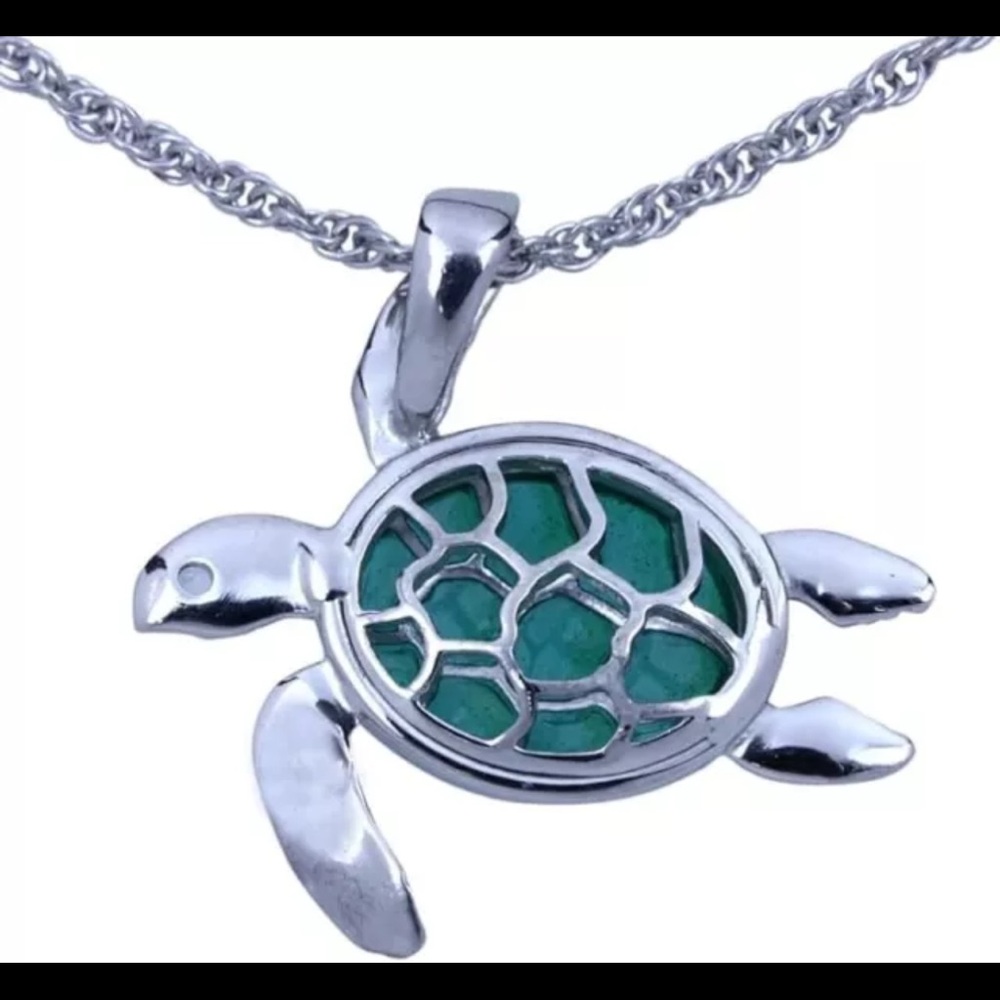 NAUTORA‎ Green Sea Turtle Necklace Crafted in Sterling Silver 18 inch Chain - Picture 2 of 6
